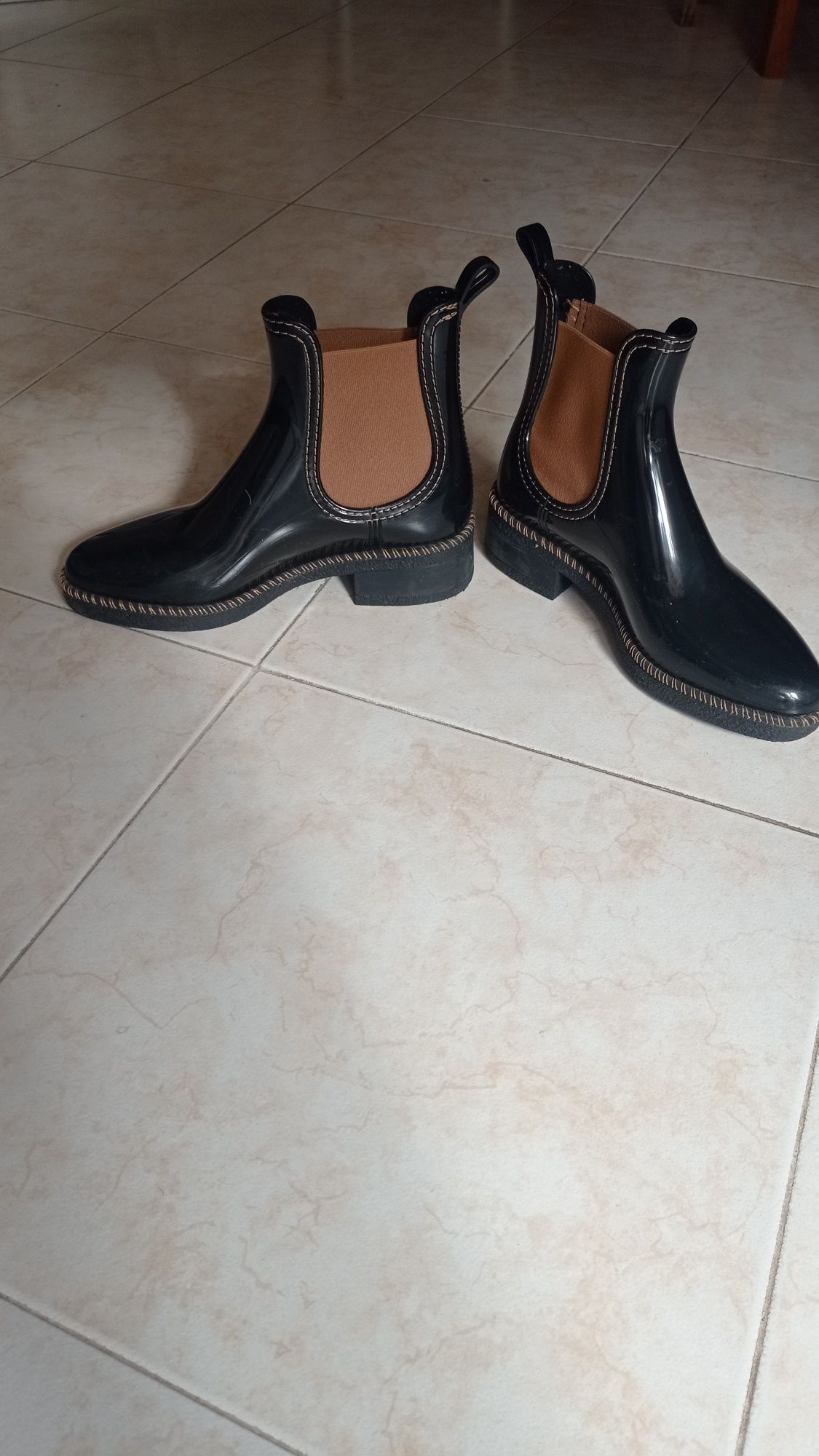 Galochas Botins com salto baixo