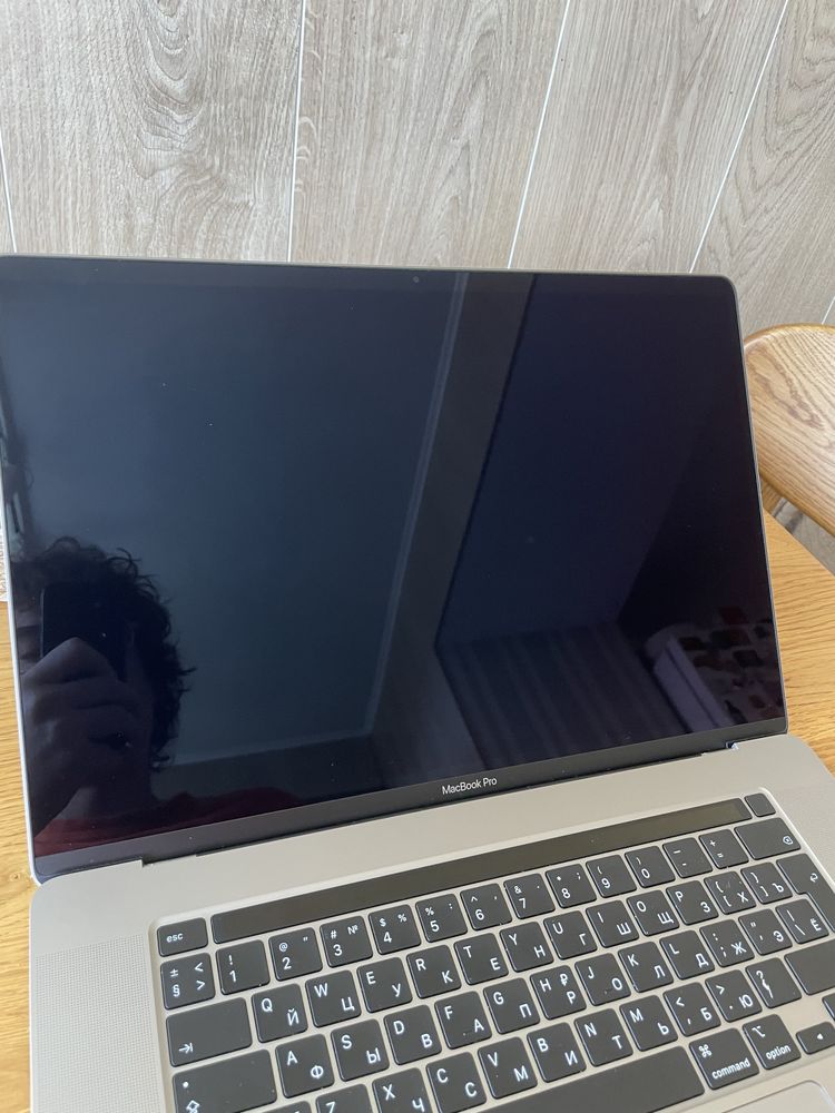 Macbook pro 16 2019 i7 32gb ram 1t ssd 5500m custom