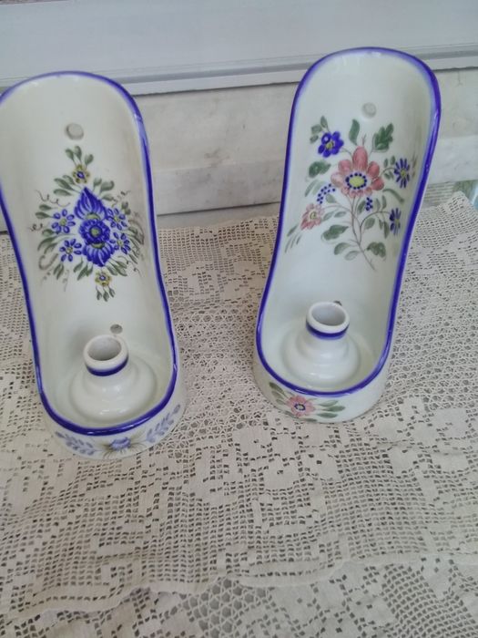 Dois castiçais em loiça de Viana do Castelo