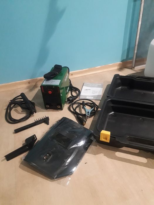 Продам инверторний сварочний аппарат в кмплекте маска.