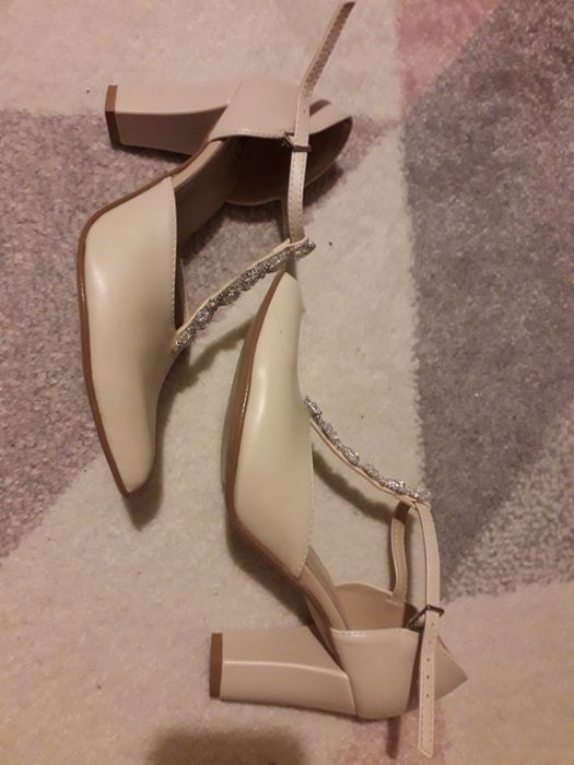 Buty ślubne 37 piękne, bogato zdobione