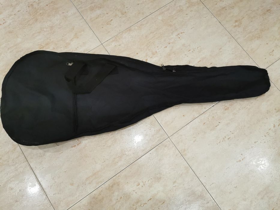 Guitarra em estado novo