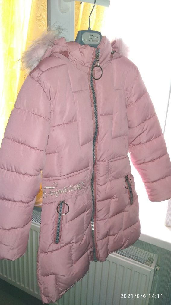 Курточка на девочку ,на рост 128(зима)