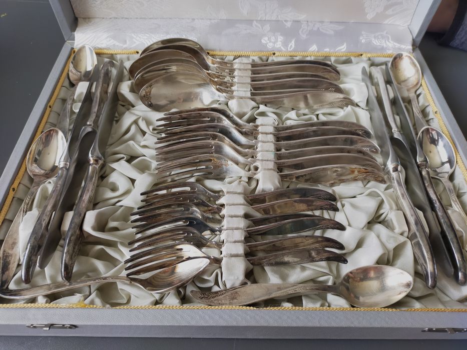 Zestaw sztućców Hefra Met 60 w walizce PRL