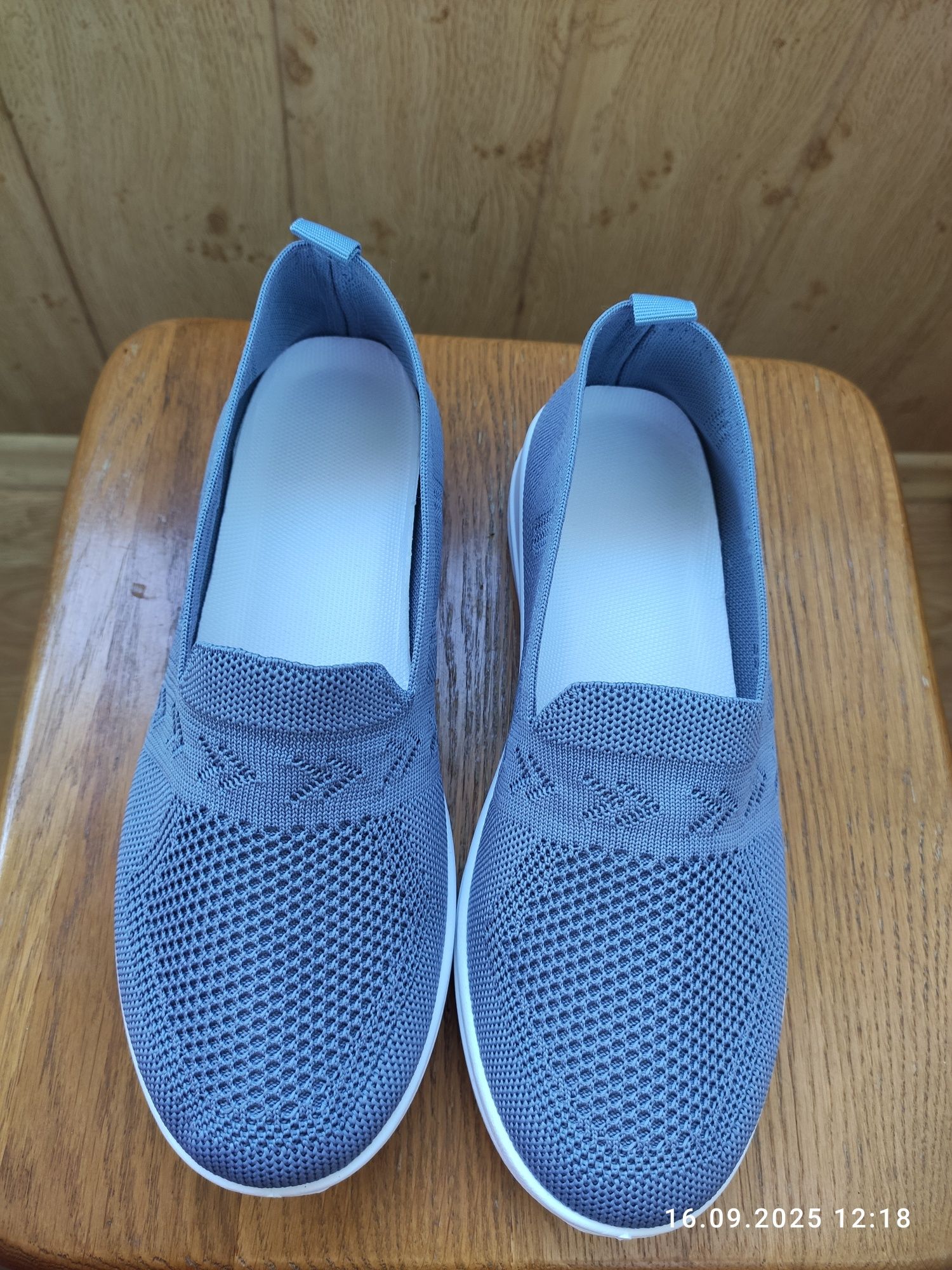 Продам новые женские мокасины 36 р.