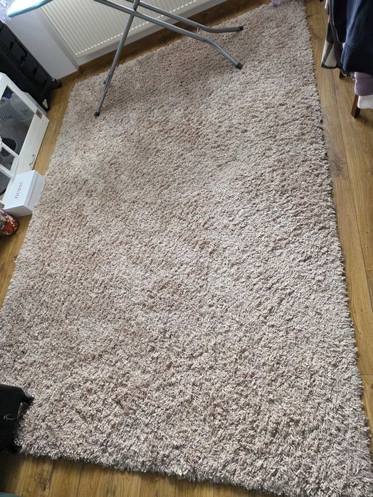 Dywan o wymiarach 200x290