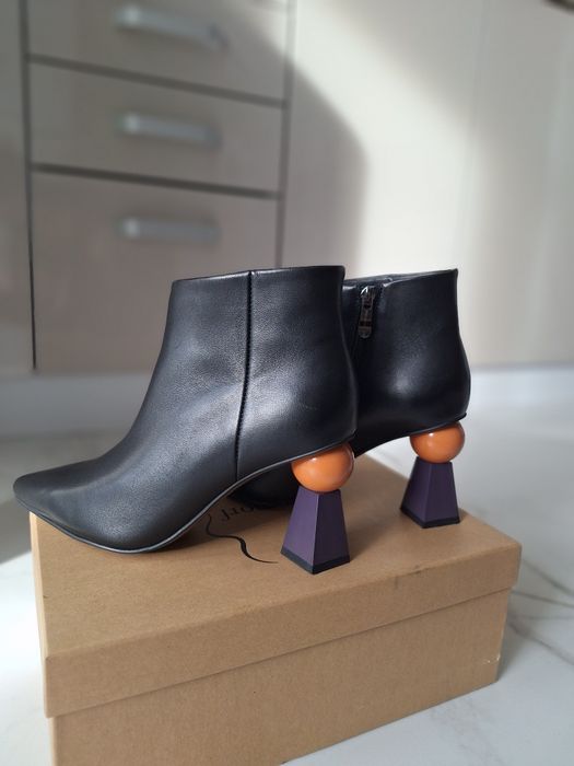 Чоботи ботільони натур.шкіра 37р