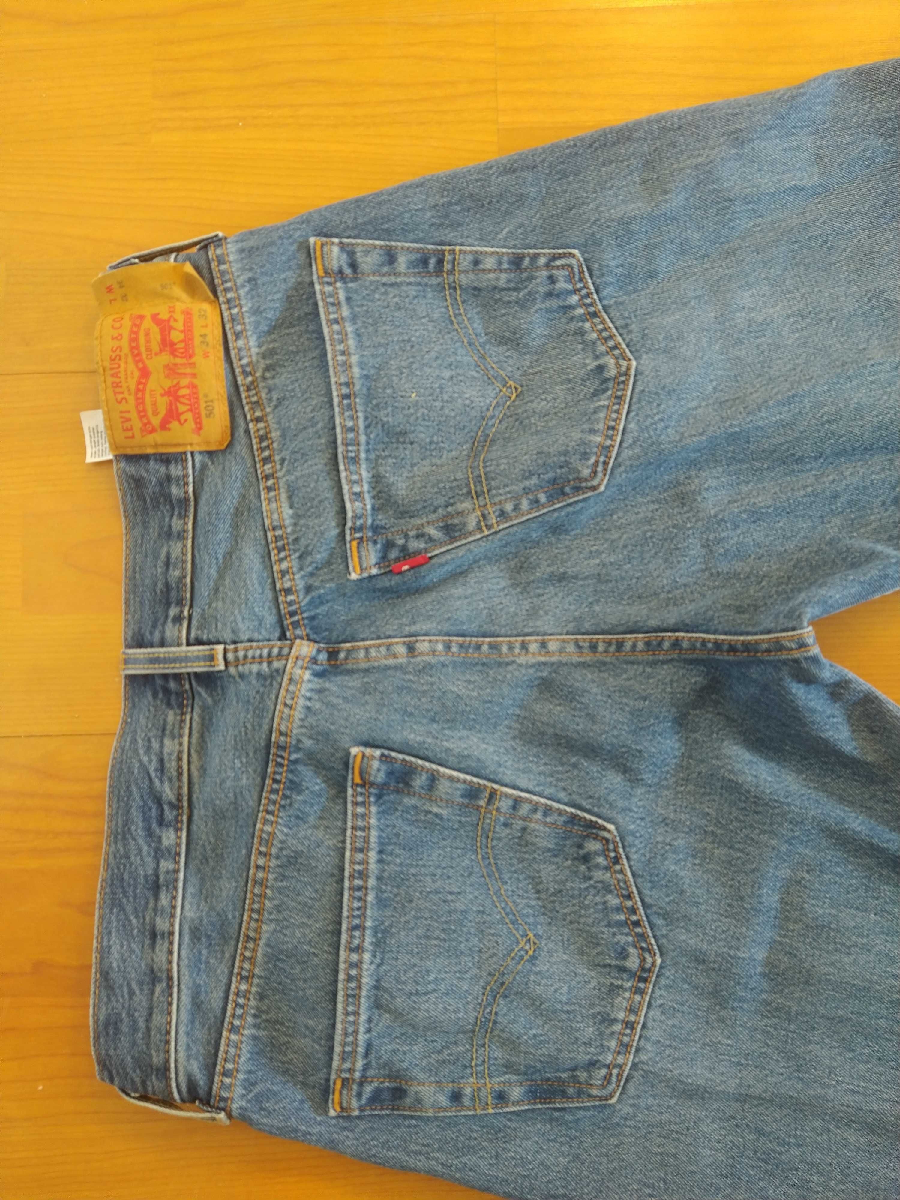 Calças Levi Strauss