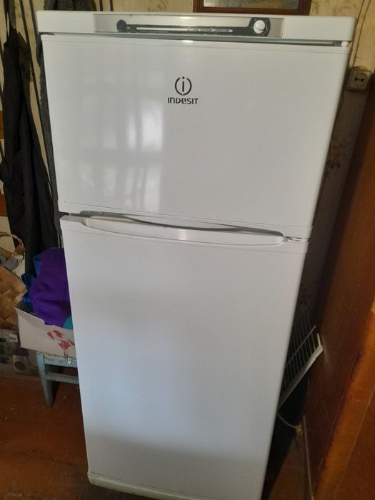 Холодильник  індезіт indesit