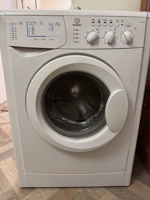 Пральна машина indesit WISL105