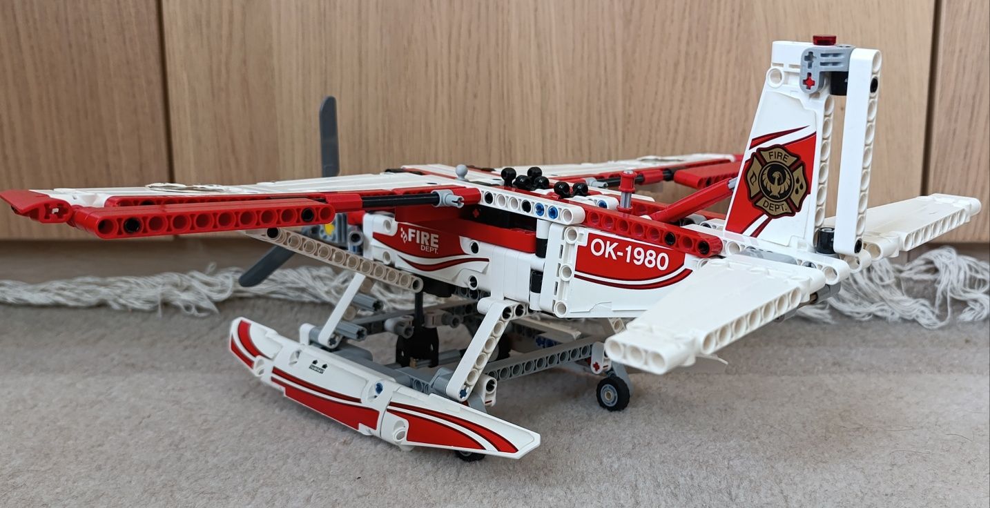 LEGO technic 42040 samolot strażacki