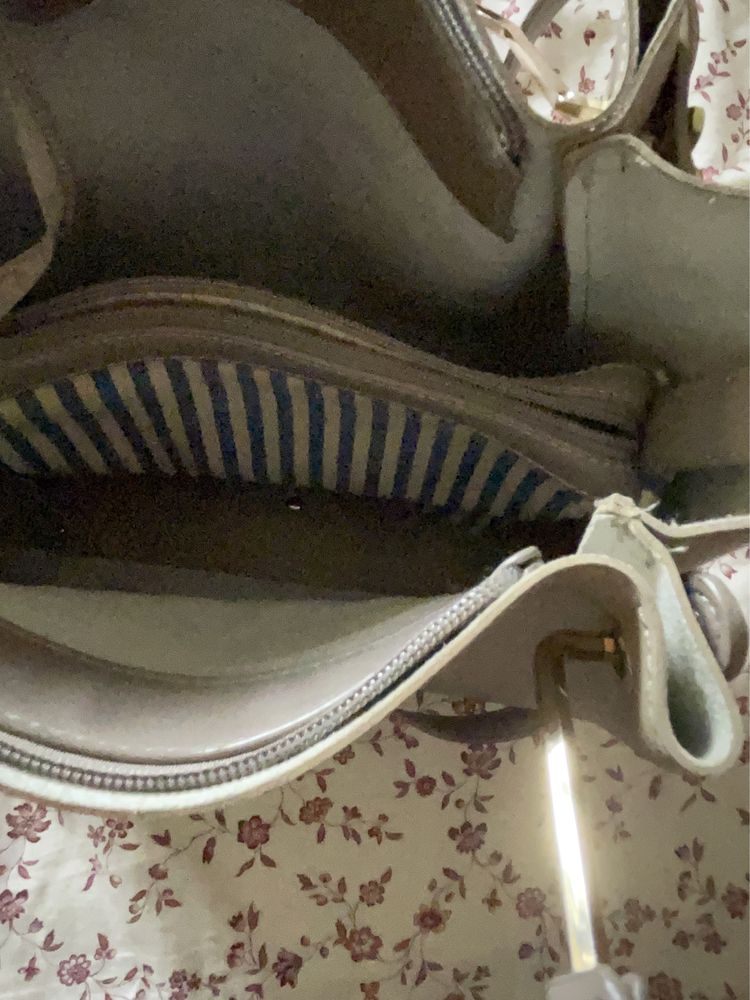 Mala com bolsa interior incluida