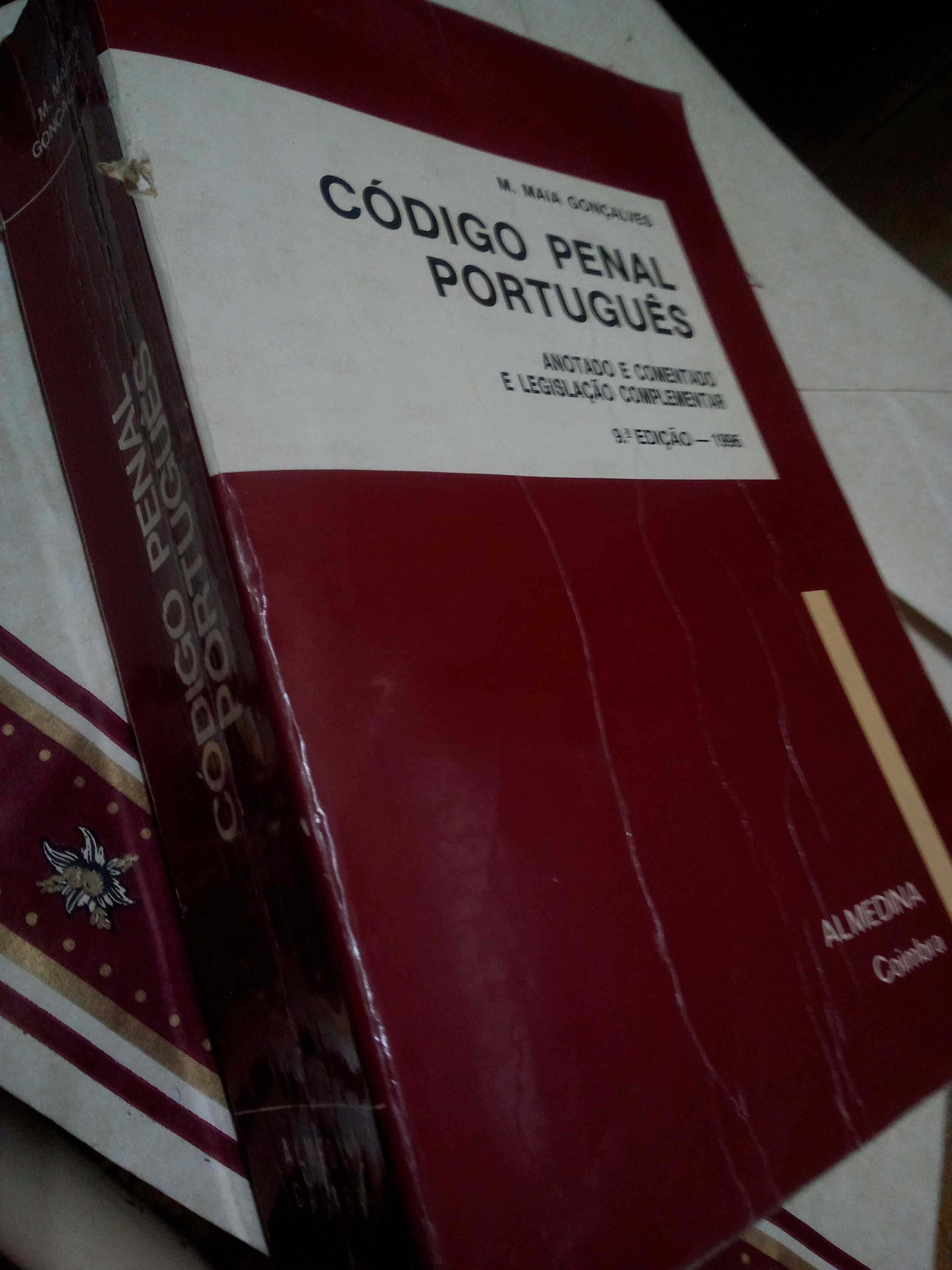 Acervo bibliográfico de Direito (e Processo) Penal — 3 volumes