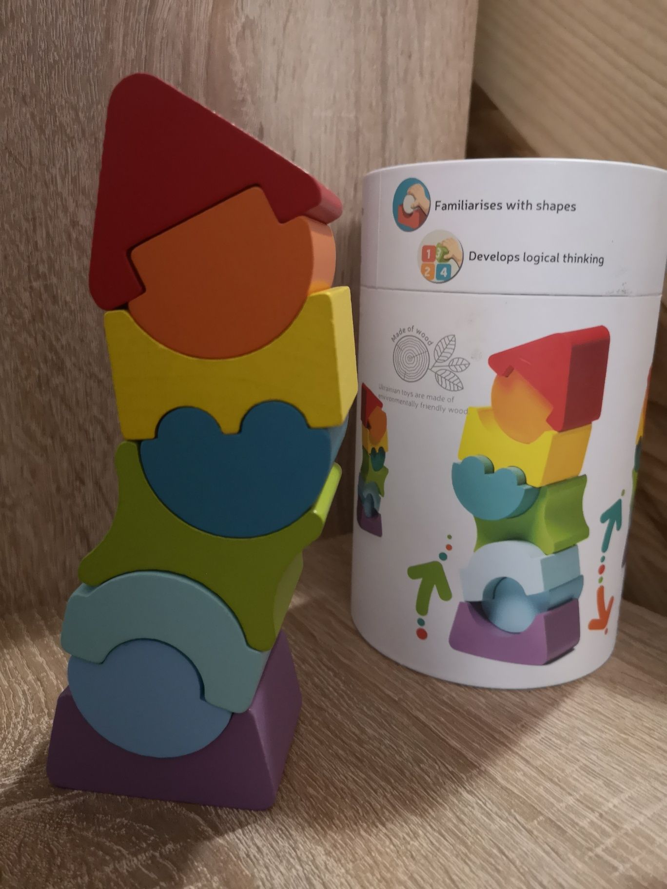 Zestaw drewnianych zabawek zegar, wieża cubika
