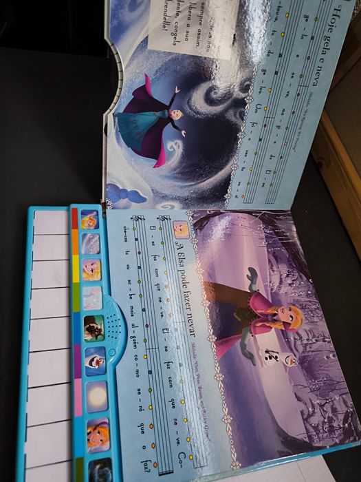 Livro / piano Frozen canções do inverno