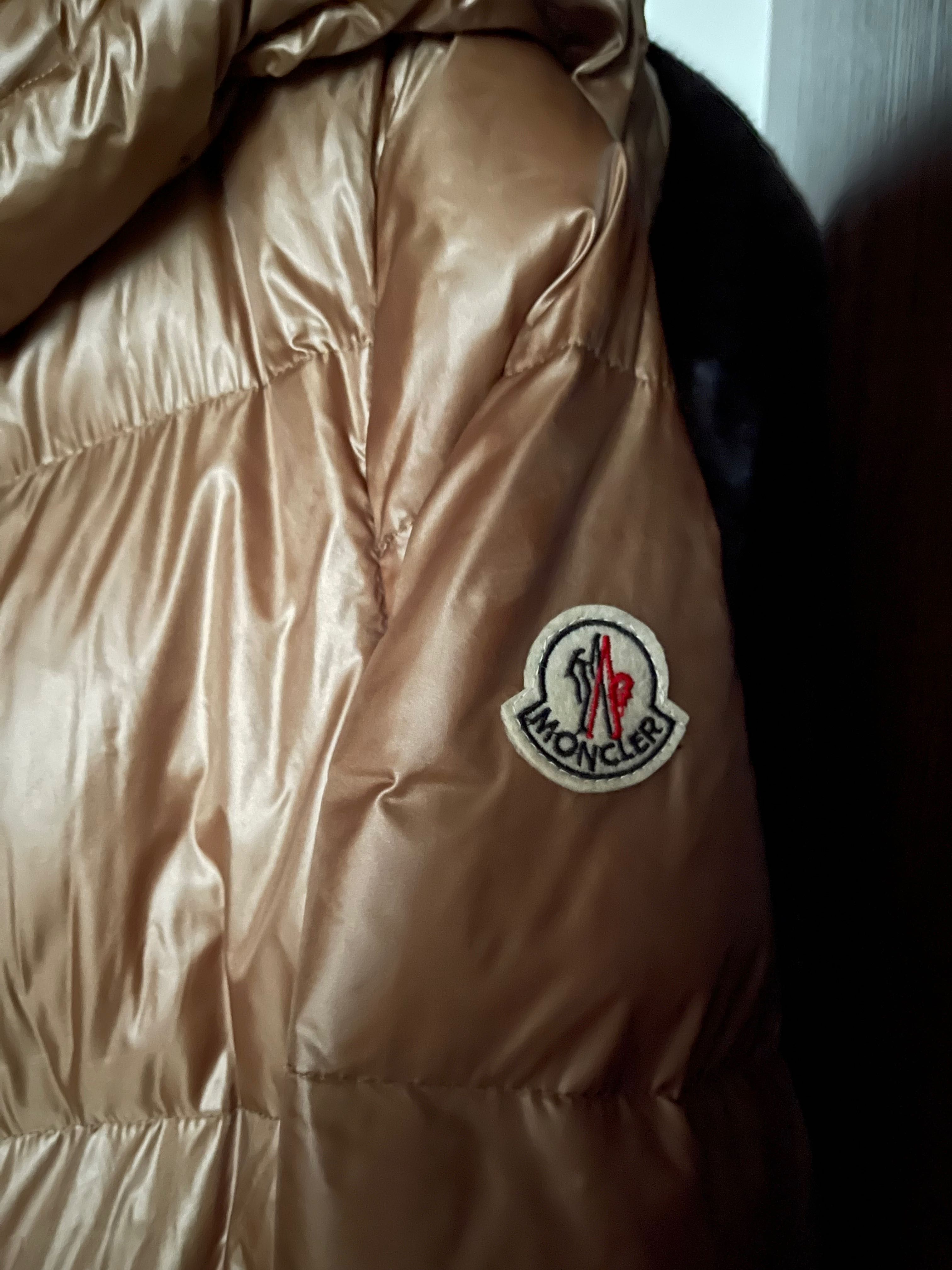 Продам пальто Moncler