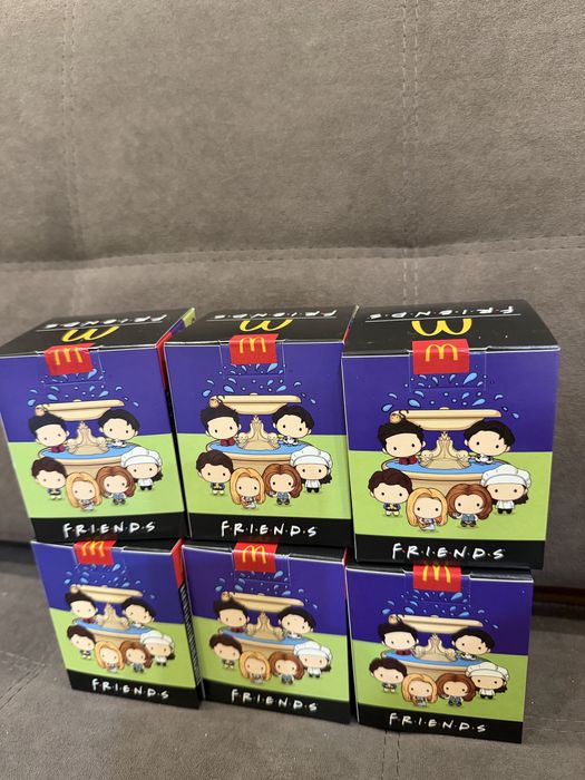 Нові запаковані фігурки Friends з мак дональдс