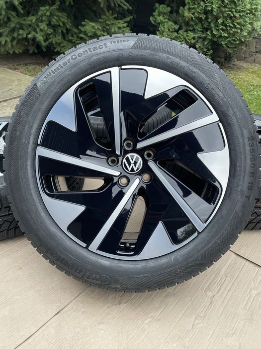 Диски VW ID7 R19 з зимовими шинами