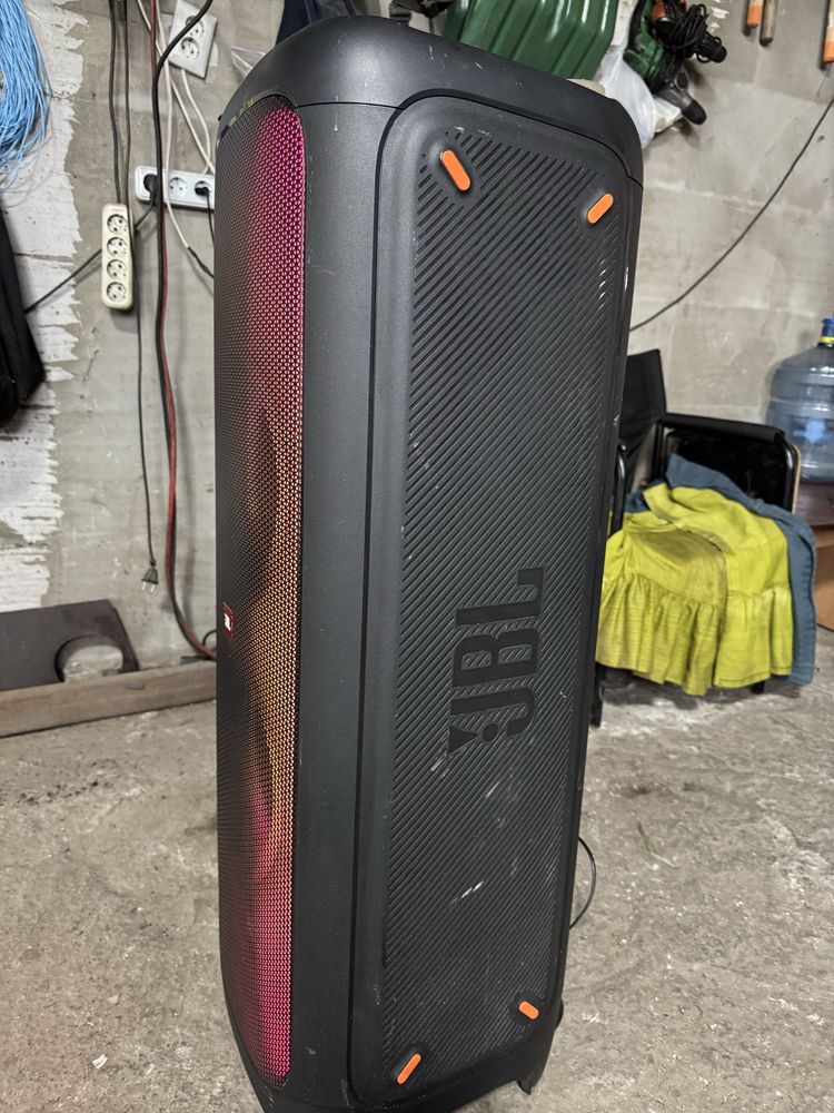 Продаю свою колонку JBL PartyBox 1000