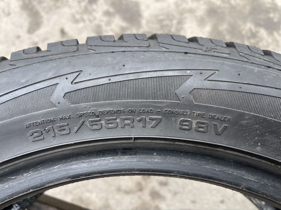 Шини 215/55/17 GoodYear UltraGrip зима 2шт
