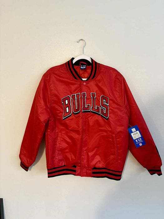 Oryginalna kurtka bomberka Chicago Bulls od Ultra Game NBA – czerwona