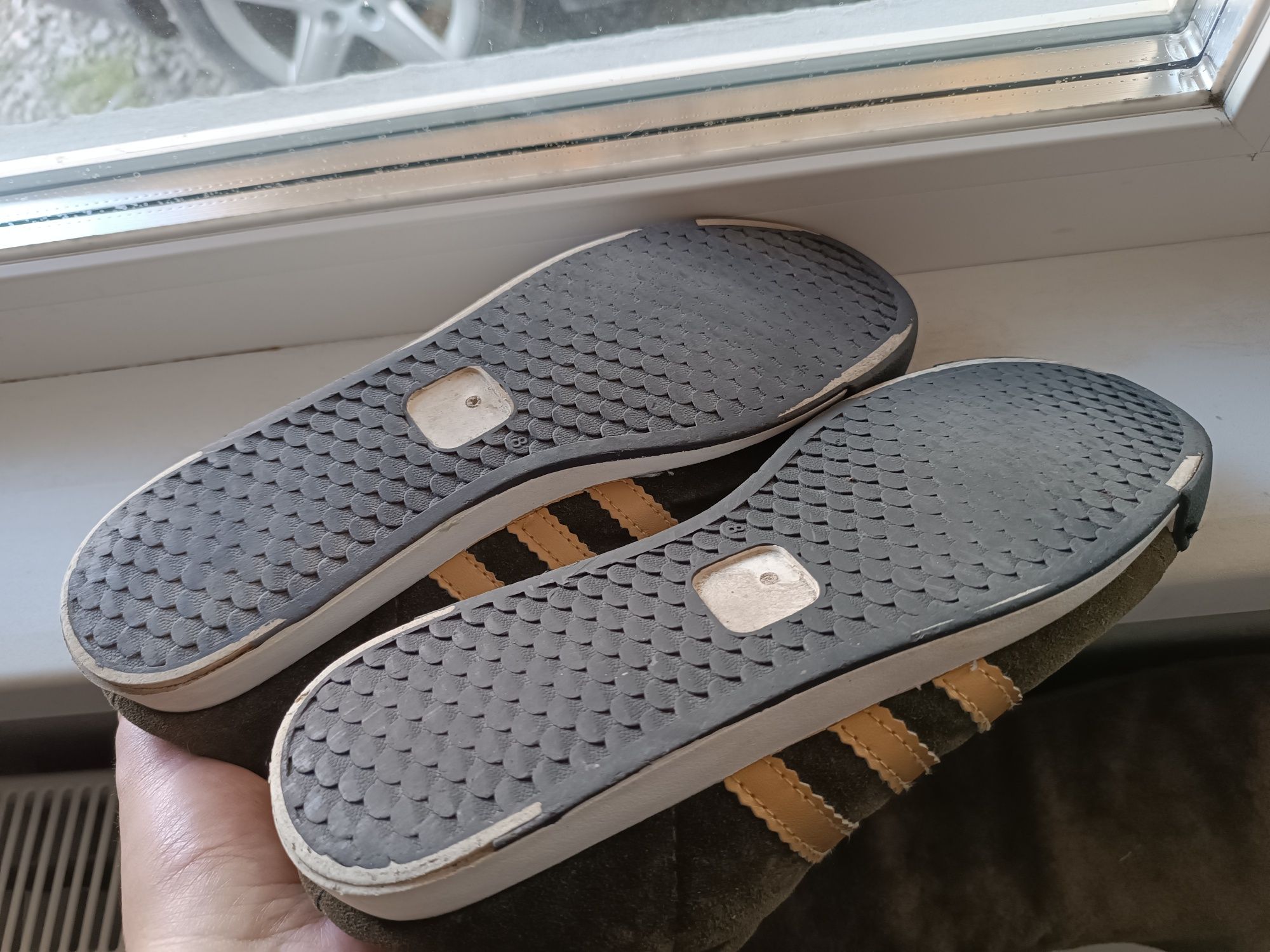 Продам кросівки Adidas