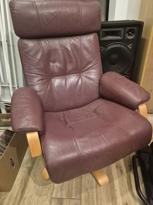 Fotel skórzany Stressless Admiral – bordo, drewno, relax