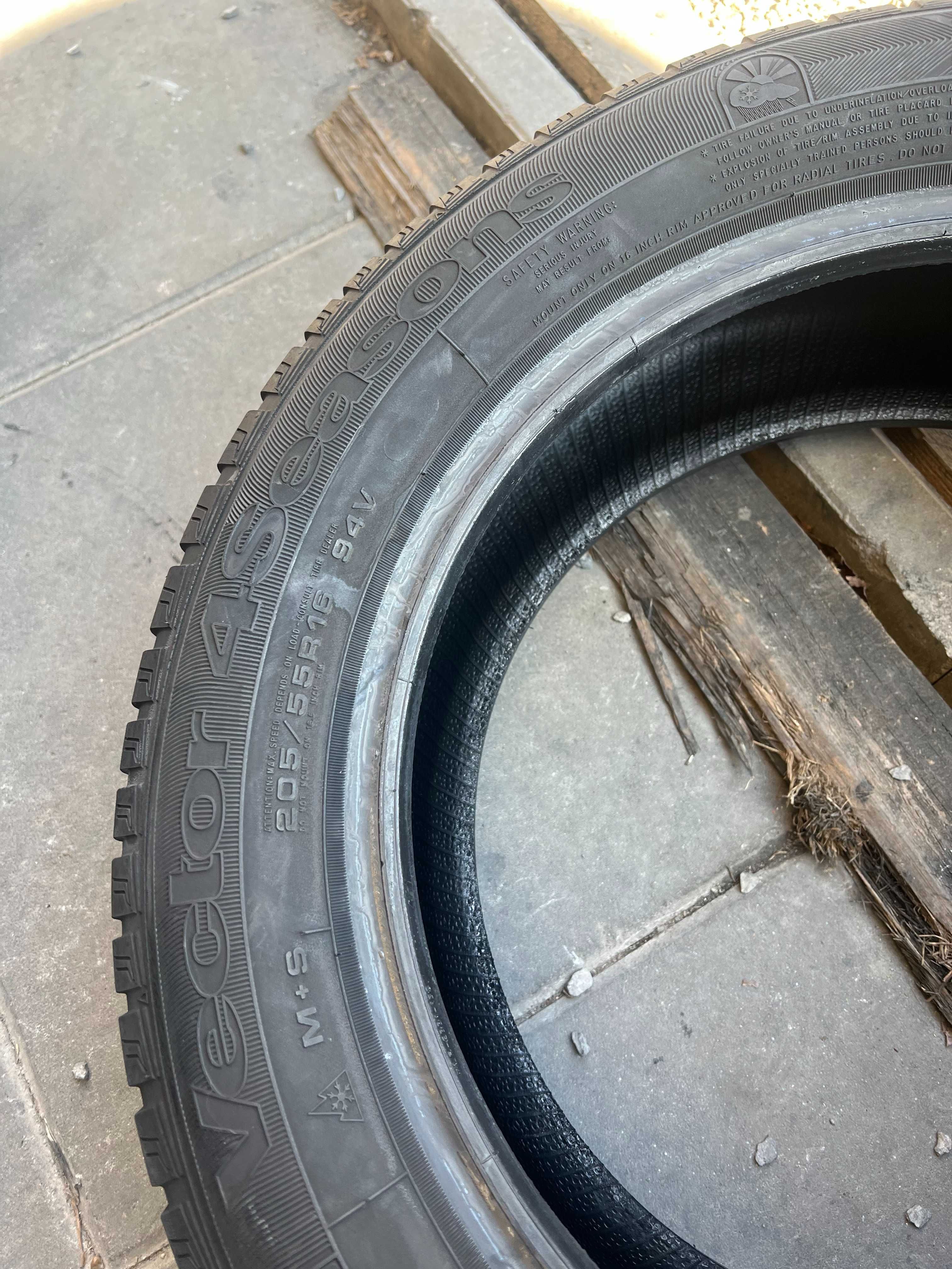 Opony wielosezonowe 205/55/R16 Goodyear Vector 4Seasons - 4 sztuki