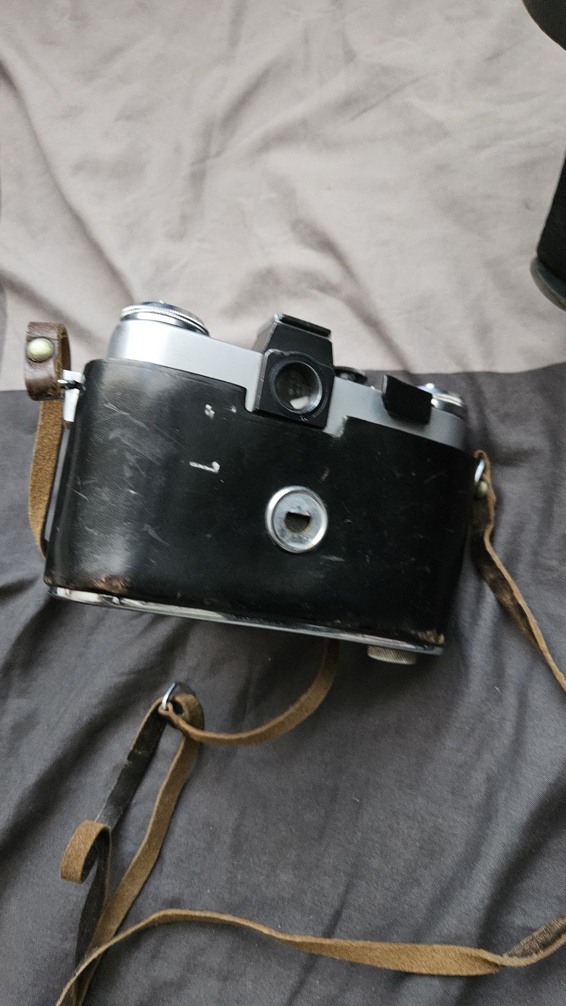 Zenit-E 80' Moskwa z obiektywem Helios 44-3 oraz z skórzaną torbą
