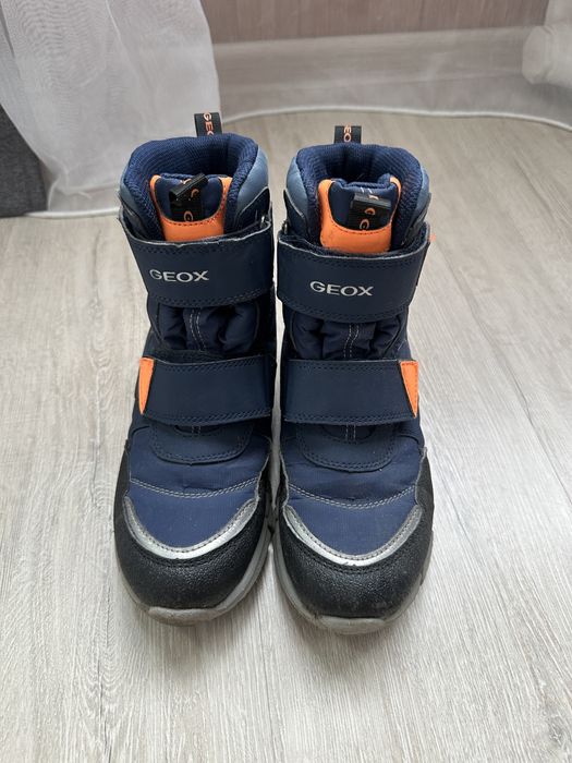 Продам зимние сапоги Geox