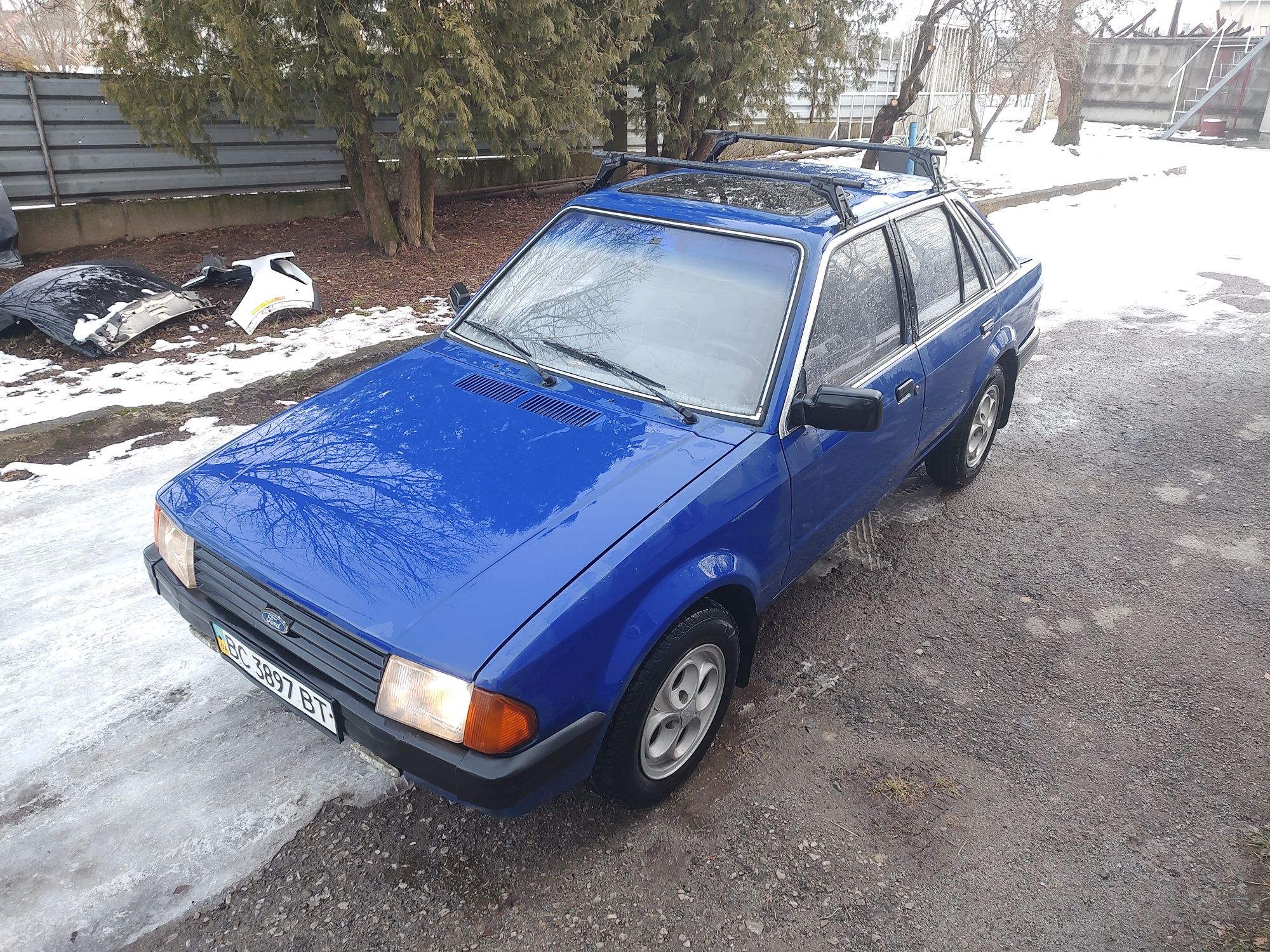 Ford escort 1,1 хороший стан один власник 20 років диски з XR