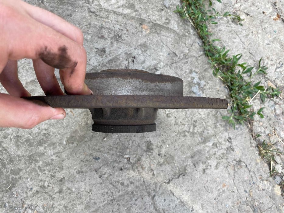 Тормозные диски задние Ситроен С4 II (B7) 1.6 hdi 2012 года выпуска