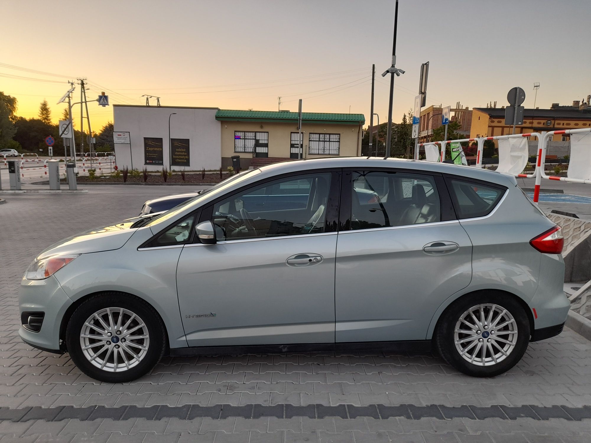 Ford C-max hybryda-benz z panoramicznym dachem 2013r.
