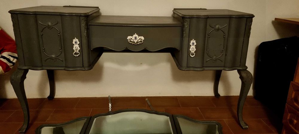 Toucador estilo Queen Anne com 3 espelhos