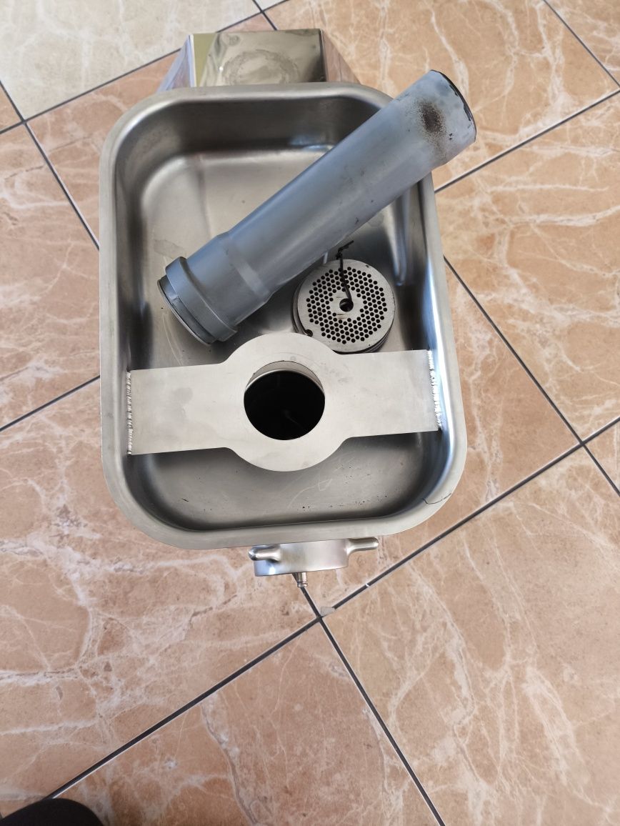 Maszyna do mielenia  mięsa 750 W -220 kg /h