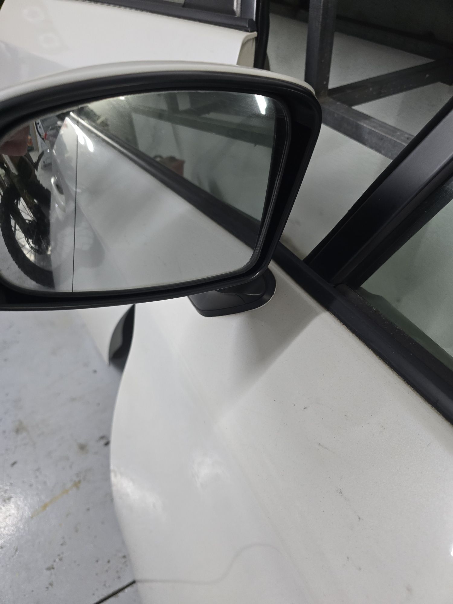 Toyota prius hybrid portas e mala traz