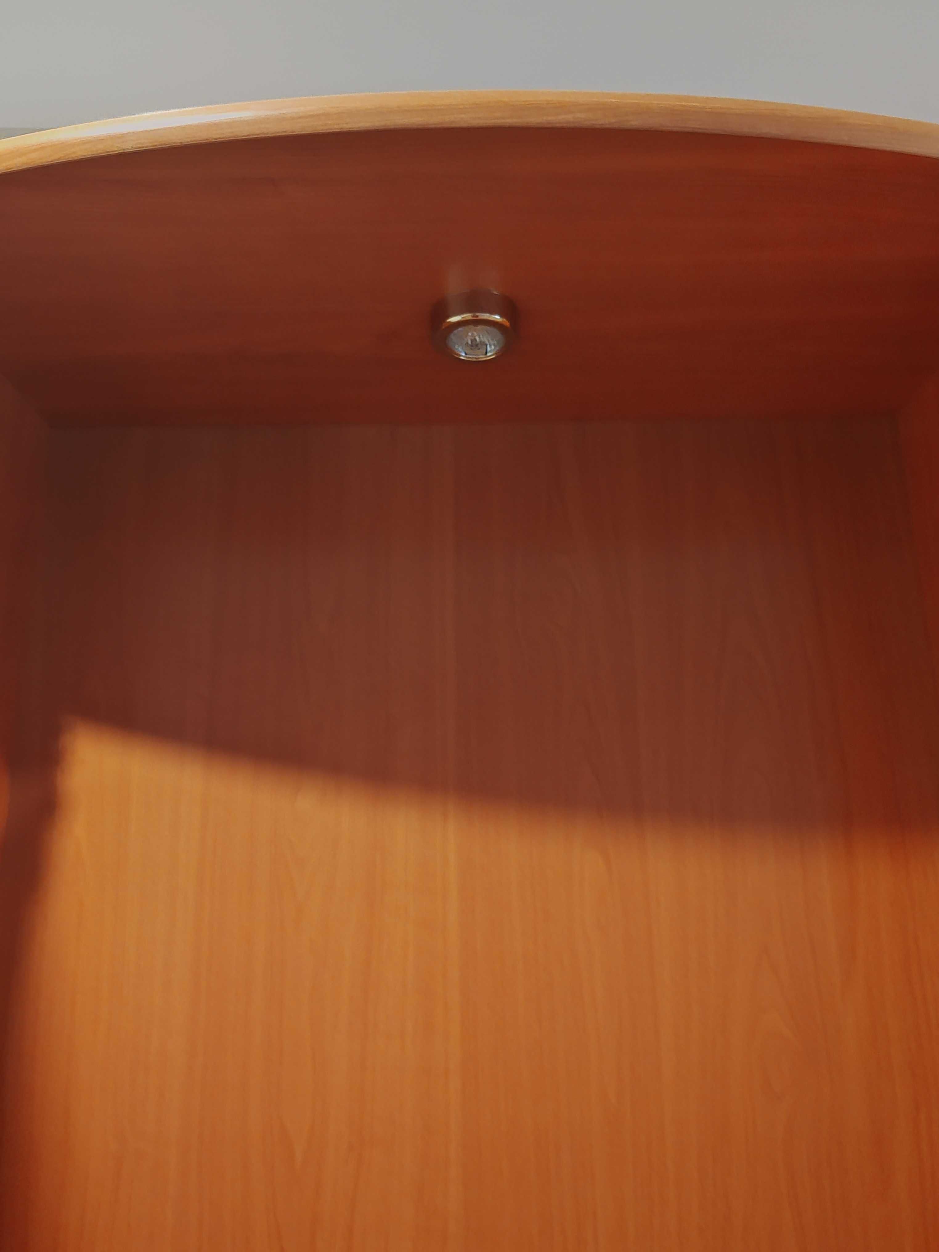Mobília de sala cor de cerejeira com cristaleira (c/ iluminação)