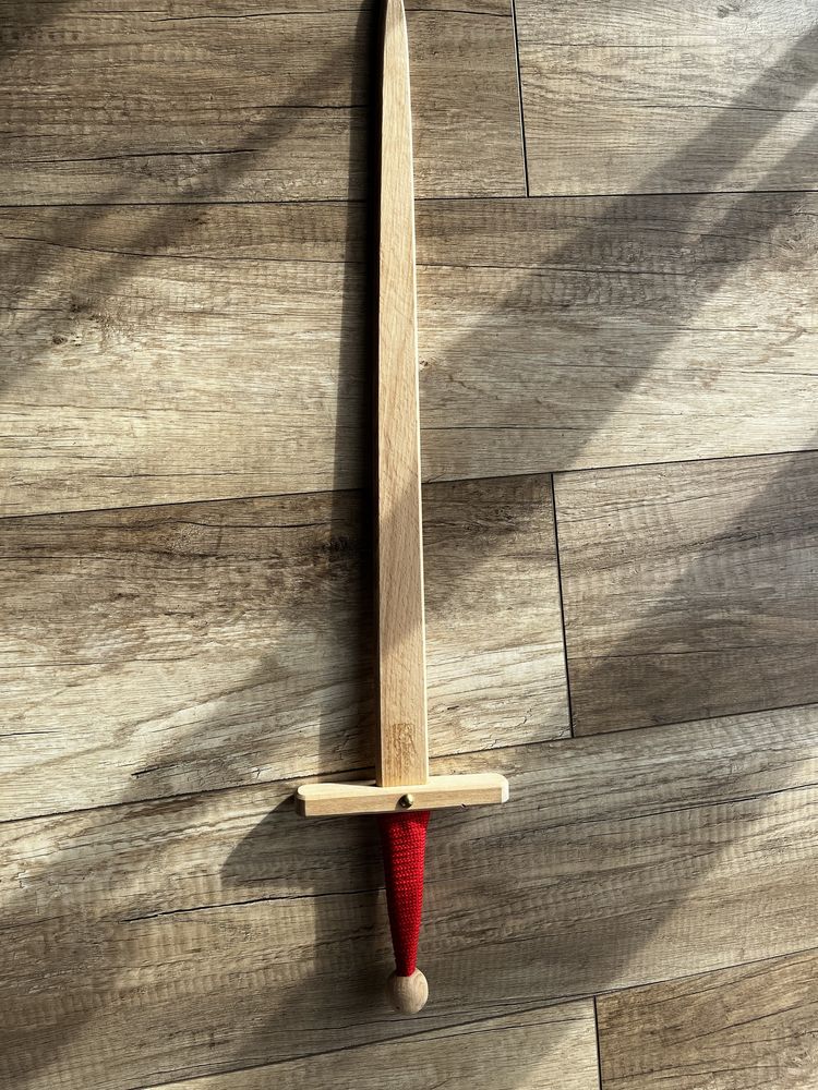Drewniany miecz Pinokio czerwona rękojeść