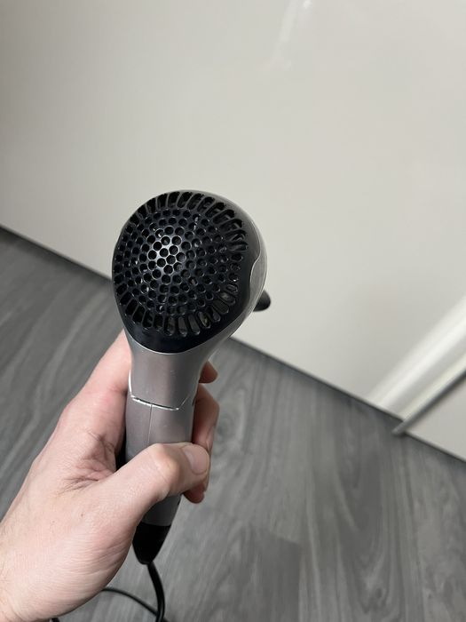 Невеличкий фен для волосся