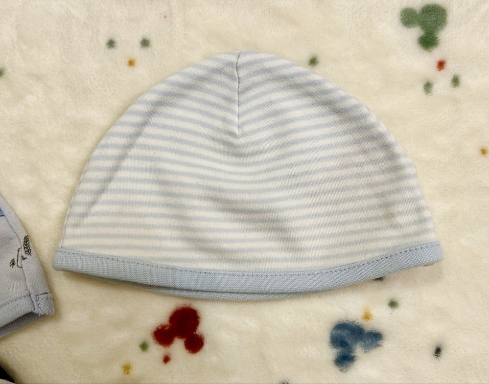 3. czapeczki 0-3 mies. i 3-6 mies. Mothercare, rozm. 56-62 i 62-74