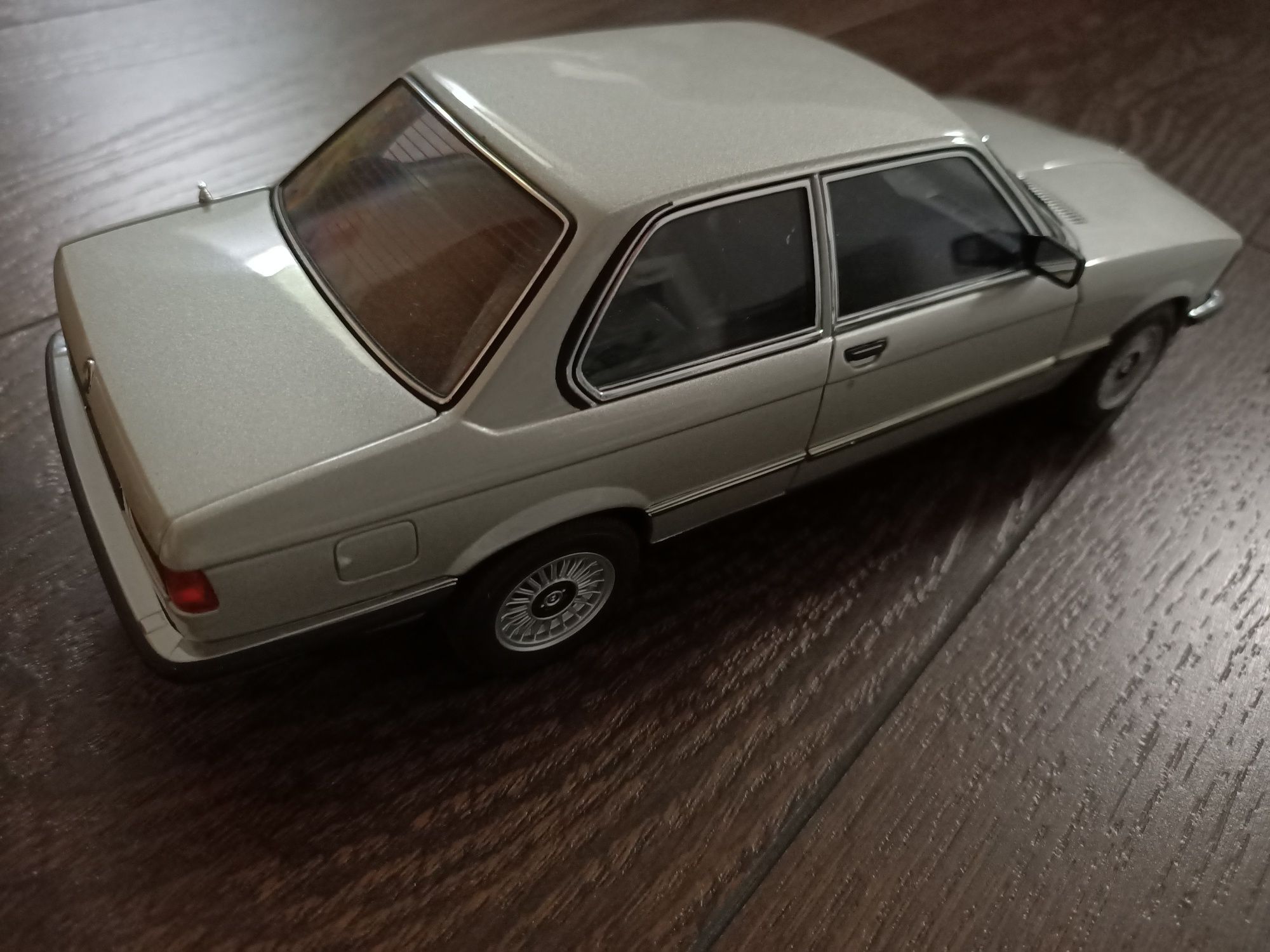 Model 1/18 AutoArt BMW e21 323i 1977, 75112, 1:18