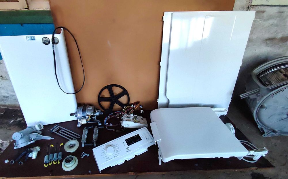 Запчастини до пральної машини Electrolux EWT1062IDW