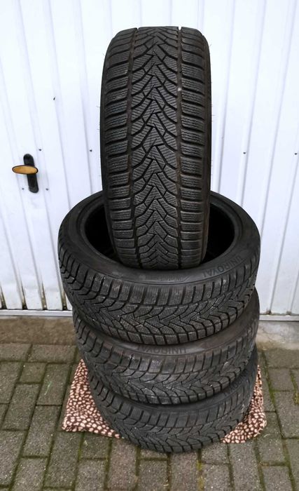 Komplet opon zimowych UNIROYAL 225/40/18 2024