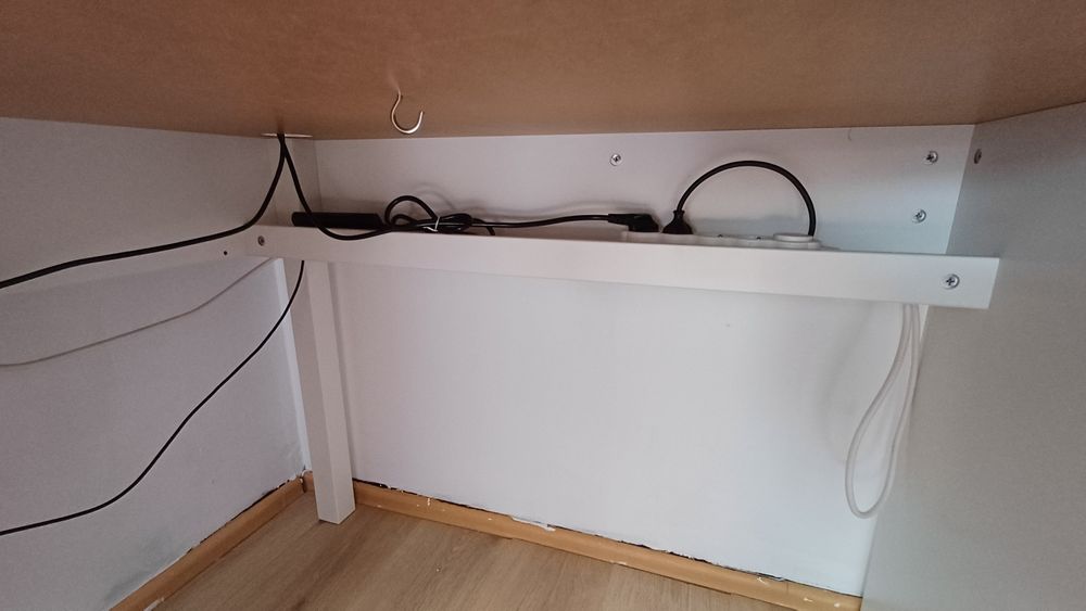 Biurko Ikea, stan prawie idealny, odbiór osobisty