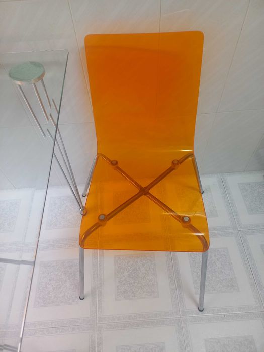 Mesa de vidro+ 4 cadeiras