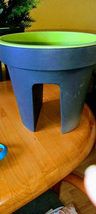 Donice  duze,niestandardowe  na balkonowa balustrade ,Kolor grafit .