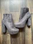 Sprzedam nowe botki DeeZee