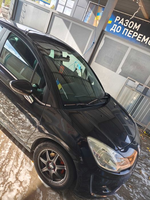 Продається Citroën C3, 2011 рік, чорний колір, надійний та економний.