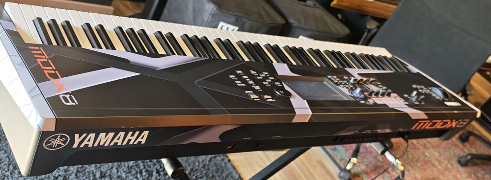 workstation Yamaha modx 8