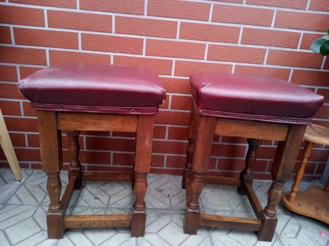 Taborety krzesła drewniane skóra retro PRL